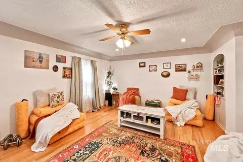 Living - 418 E Ave B, Wendell, ID 83355 photo 1 of 2
