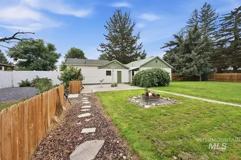 Exterior - 418 E Ave B, Wendell, ID 83355 photo 2 of 8