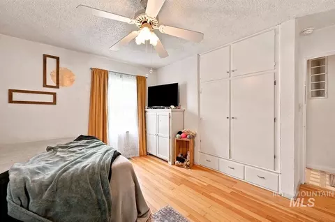 Bedroom - 418 E Ave B, Wendell, ID 83355 photo 4 of 7
