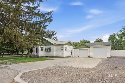Exterior - 418 E Ave B, Wendell, ID 83355 photo 1 of 8