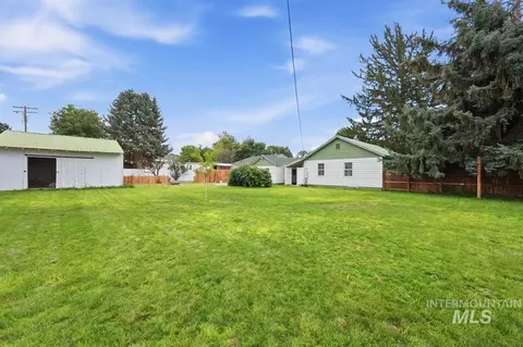 Exterior - 418 E Ave B, Wendell, ID 83355 photo 4 of 8