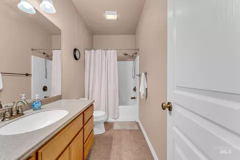 Bath - 2002 Park View Dr, Twin Falls, ID 83301 photo 2 of 2