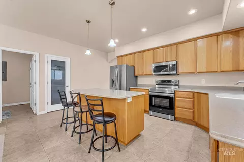 Kitchen - 2002 Park View Dr, Twin Falls, ID 83301 photo 2 of 4