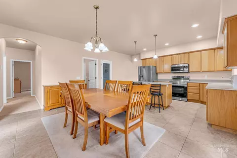 Dining - 2002 Park View Dr, Twin Falls, ID 83301 photo 3 of 4