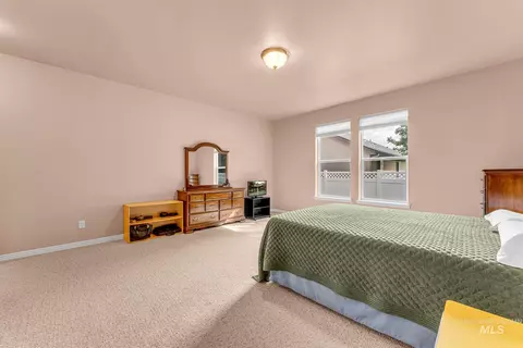 Bedroom - 2002 Park View Dr, Twin Falls, ID 83301 photo 3 of 7