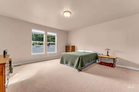Bedroom - 2002 Park View Dr, Twin Falls, ID 83301 photo 1 of 7