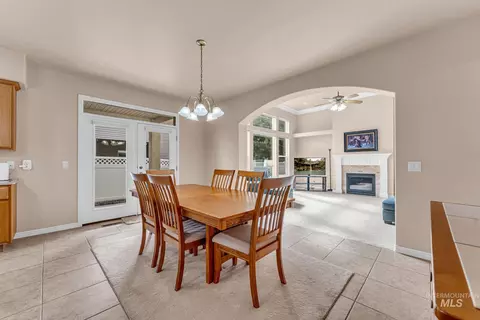 Dining - 2002 Park View Dr, Twin Falls, ID 83301 photo 2 of 4
