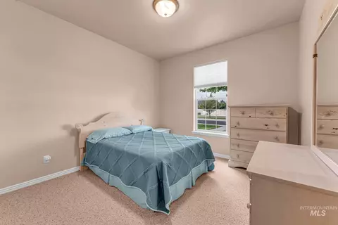 Bedroom - 2002 Park View Dr, Twin Falls, ID 83301 photo 6 of 7