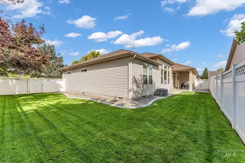 Exterior - 2002 Park View Dr, Twin Falls, ID 83301 photo 4 of 5