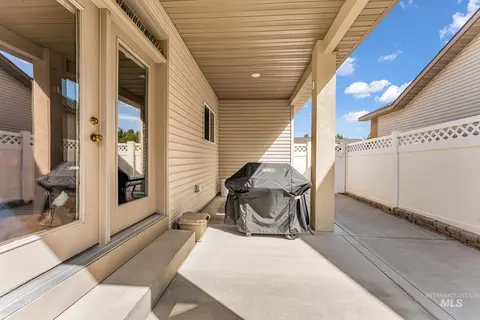 Exterior - 2002 Park View Dr, Twin Falls, ID 83301 photo 3 of 5