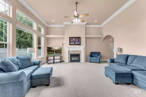 Living - 2002 Park View Dr, Twin Falls, ID 83301 photo 4 of 4