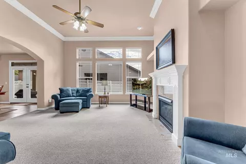Living - 2002 Park View Dr, Twin Falls, ID 83301 photo 3 of 4