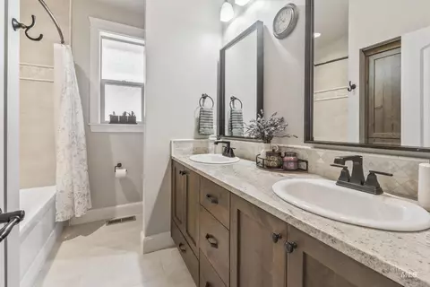 Bath - 4128 W Bolton Dr, Eagle, ID 83616 photo 5 of 7