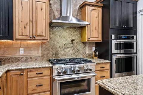 Kitchen - 1650 S Stream Pointe Ln, Eagle, ID 83616 photo 3 of 9