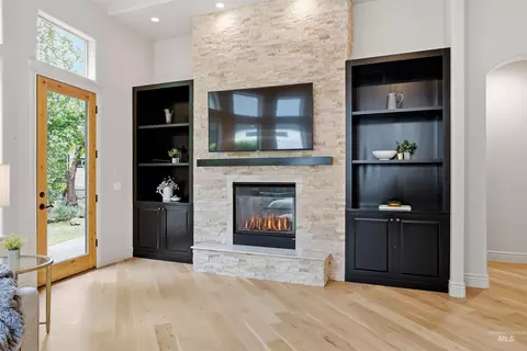 Living - 1650 S Stream Pointe Ln, Eagle, ID 83616 photo 2 of 3