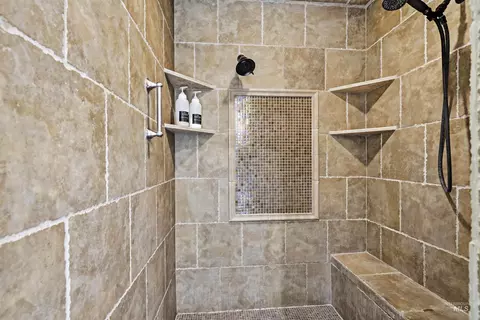 Bath - 1650 S Stream Pointe Ln, Eagle, ID 83616 photo 3 of 5