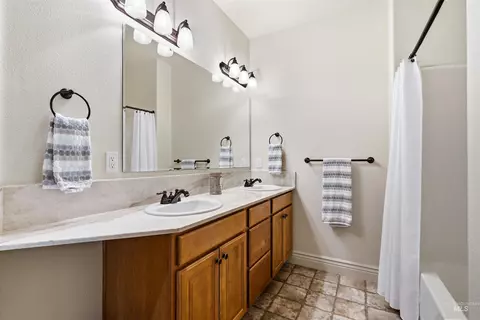 Bath - 1650 S Stream Pointe Ln, Eagle, ID 83616 photo 5 of 5