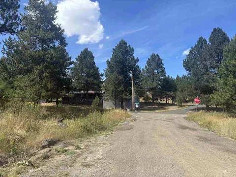 417 Antonette Cir, Cascade, ID 83611 photo 8
