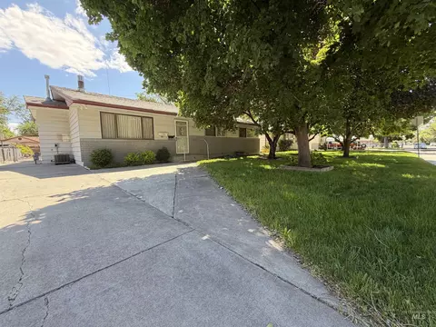 120 S 11th E, Mountain Home, ID 83647