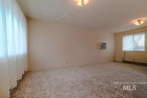Living - 421 E Avenue E, Jerome, ID 83338 photo 5 of 5