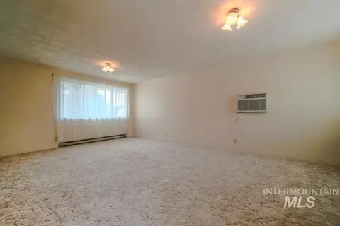 Living - 421 E Avenue E, Jerome, ID 83338 photo 4 of 5