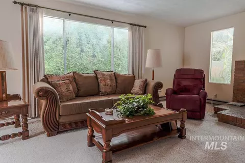 Living - 421 E Avenue E, Jerome, ID 83338 photo 2 of 5