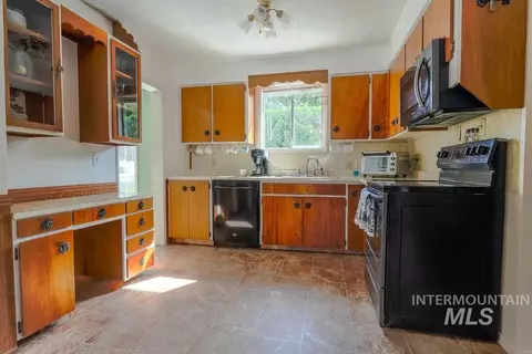 Kitchen - 421 E Avenue E, Jerome, ID 83338 photo 1 of 1