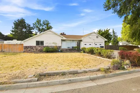2302 Cherry St, Caldwell, ID 83605