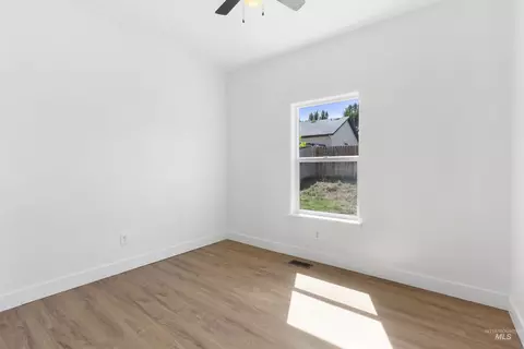 Bedroom - 925 22nd Ave E, Jerome, ID 83338 photo 2 of 3