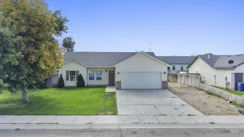 Exterior - 925 22nd Ave E, Jerome, ID 83338 photo 3 of 8