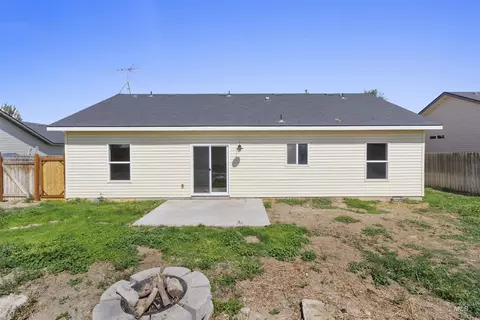 Exterior - 925 22nd Ave E, Jerome, ID 83338 photo 4 of 8