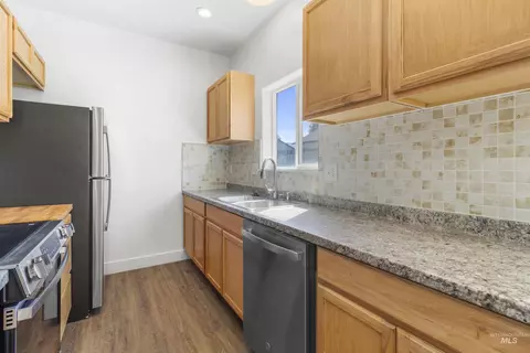 Kitchen - 925 22nd Ave E, Jerome, ID 83338 photo 2 of 3