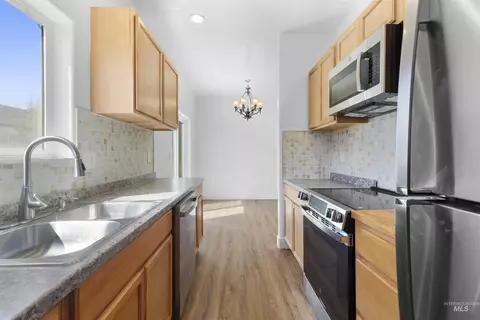 Kitchen - 925 22nd Ave E, Jerome, ID 83338 photo 3 of 3