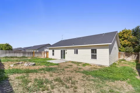 Exterior - 925 22nd Ave E, Jerome, ID 83338 photo 5 of 8