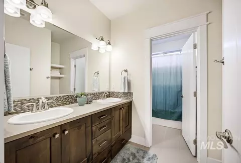 Bath - 2603 N Hearthglow Ave, Eagle, ID 83616 photo 3 of 3