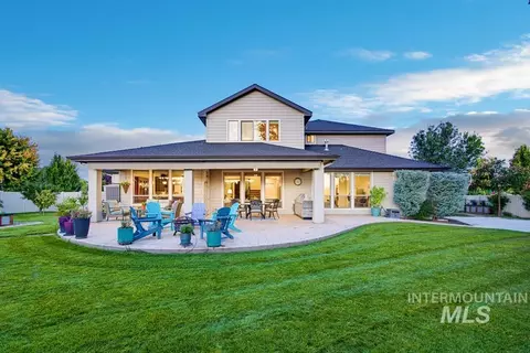 Exterior - 2603 N Hearthglow Ave, Eagle, ID 83616 photo 4 of 7