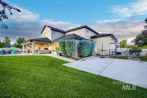 Exterior - 2603 N Hearthglow Ave, Eagle, ID 83616 photo 5 of 7
