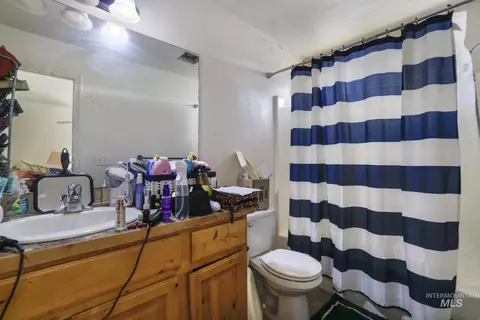 Bath - 228 E Ave D, Jerome, ID 83338 photo 1 of 2