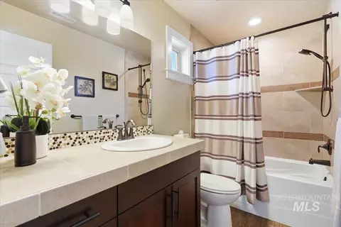 Bath - 933 E Denise, Boise, ID 83706 photo 4 of 4