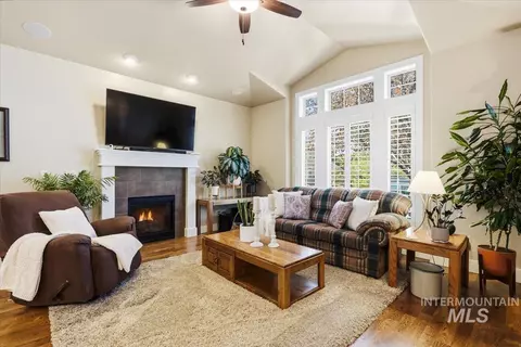 Living - 933 E Denise, Boise, ID 83706 photo 1 of 1
