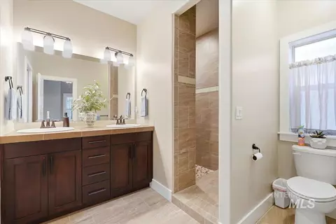 Bath - 933 E Denise, Boise, ID 83706 photo 2 of 4
