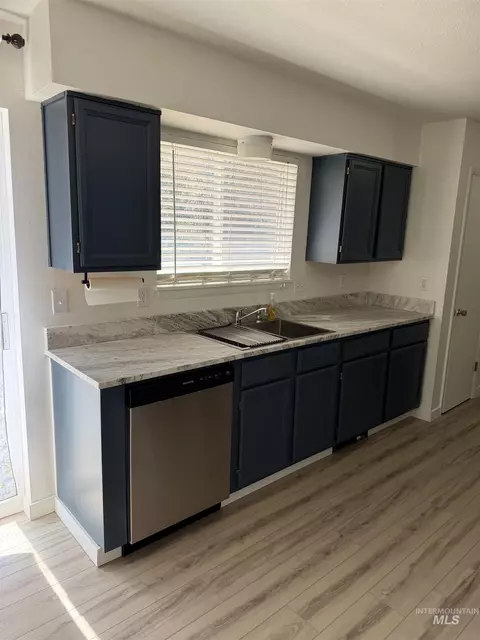 Kitchen - 303 E Avenue J, Jerome, ID 83338 photo 2 of 3