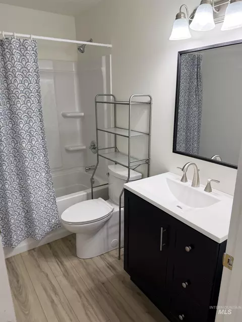 Bath - 303 E Avenue J, Jerome, ID 83338 photo 1 of 1