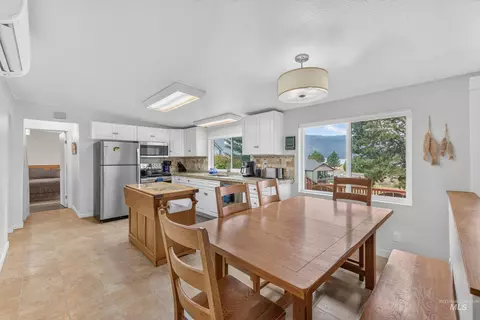 Dining - 119 Par Dr, Cascade, ID 83611 photo 2 of 3