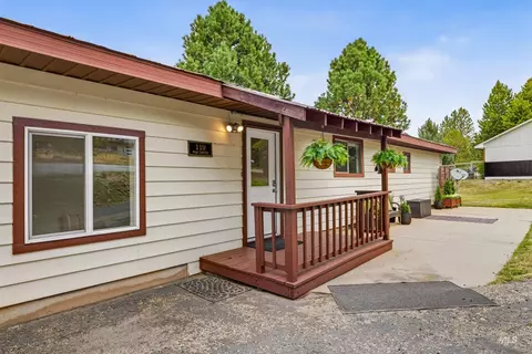 Exterior - 119 Par Dr, Cascade, ID 83611 photo 2 of 10