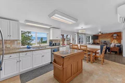 Kitchen - 119 Par Dr, Cascade, ID 83611 photo 1 of 5