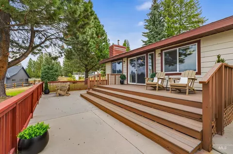 Exterior - 119 Par Dr, Cascade, ID 83611 photo 7 of 10