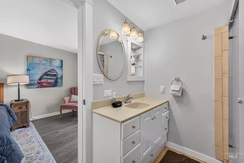 Bath - 119 Par Dr, Cascade, ID 83611 photo 1 of 3