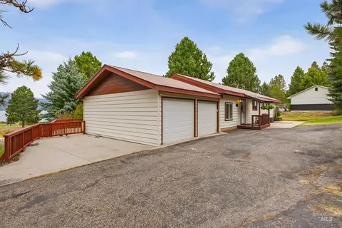 Exterior - 119 Par Dr, Cascade, ID 83611 photo 9 of 10