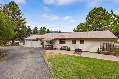 Exterior - 119 Par Dr, Cascade, ID 83611 photo 3 of 10